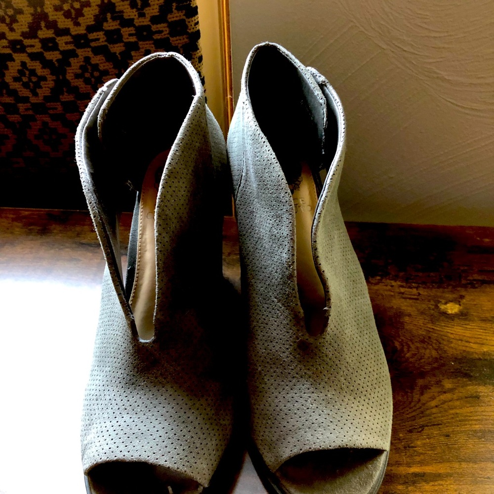 Vince Camuto booties 8 1/2 W